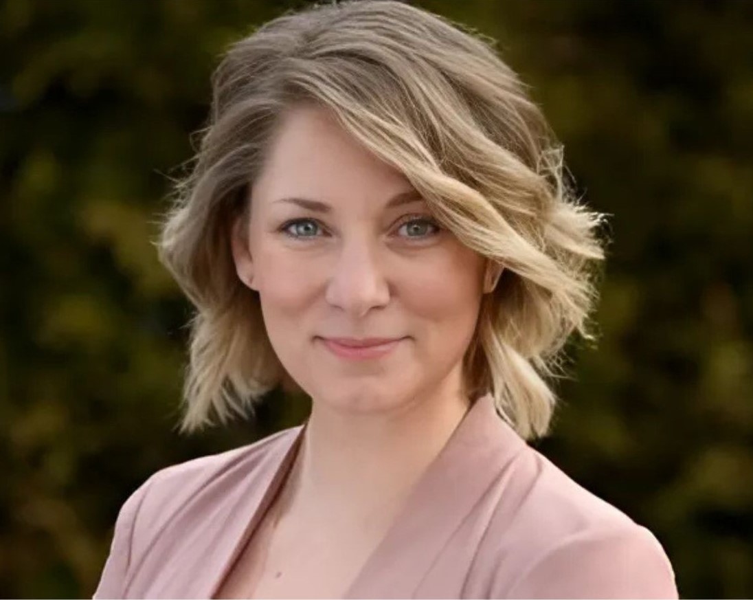 Headshot of Laura Nielsen